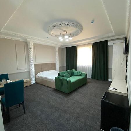 Sapphire Hotels Тараз Экстерьер фото